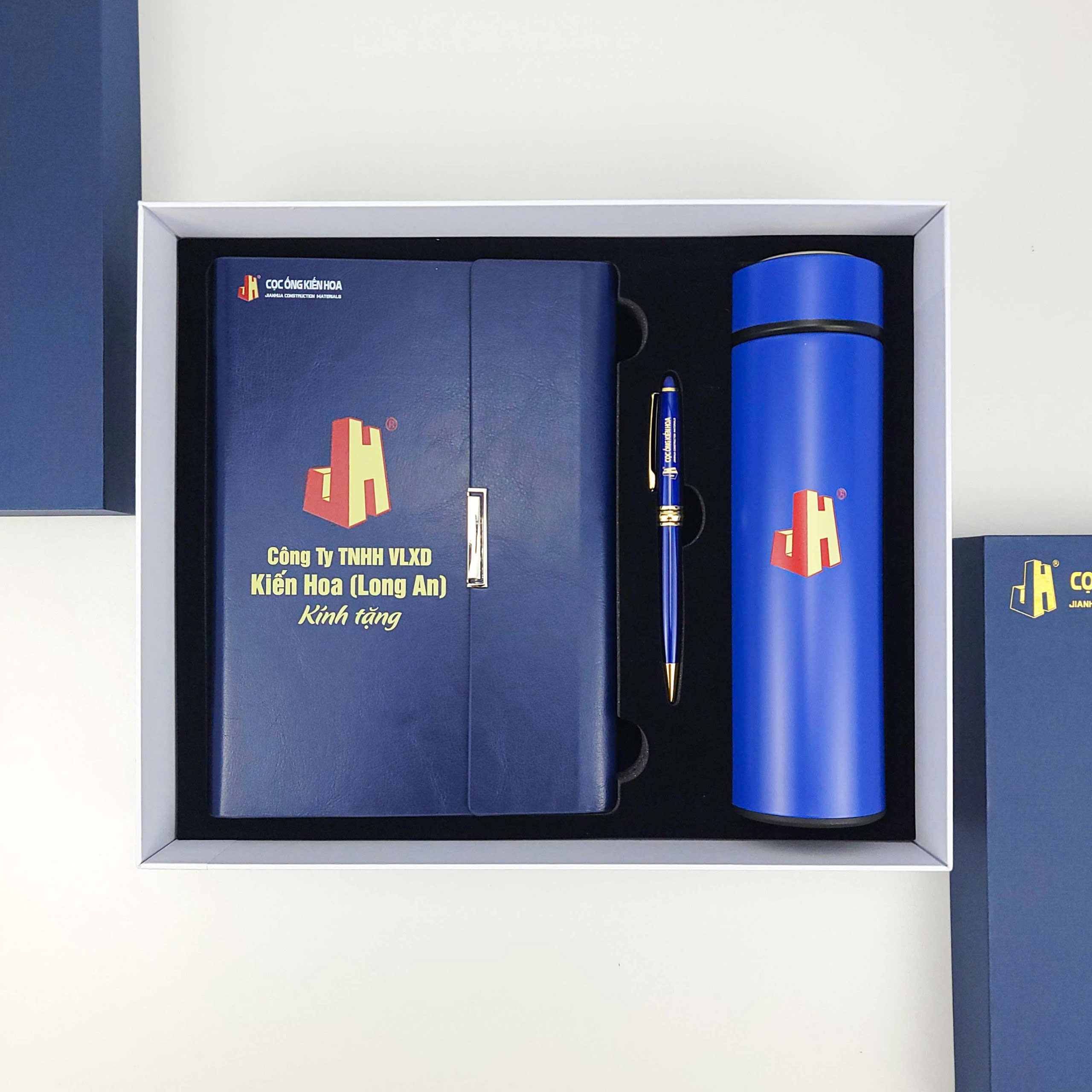 Set Quà Tặng Khách Hàng Gồm Bình Giữ Nhiệt, Sổ, Bút GS20